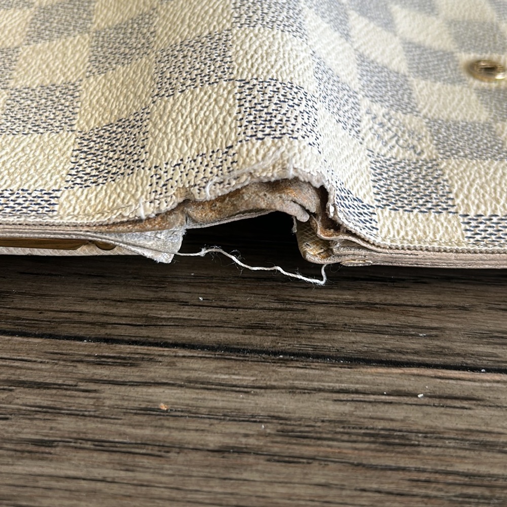LV Damier Azur Kisslock Wallet - Picture 15 of 16